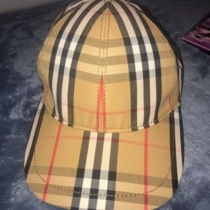 Burberry hat (small)